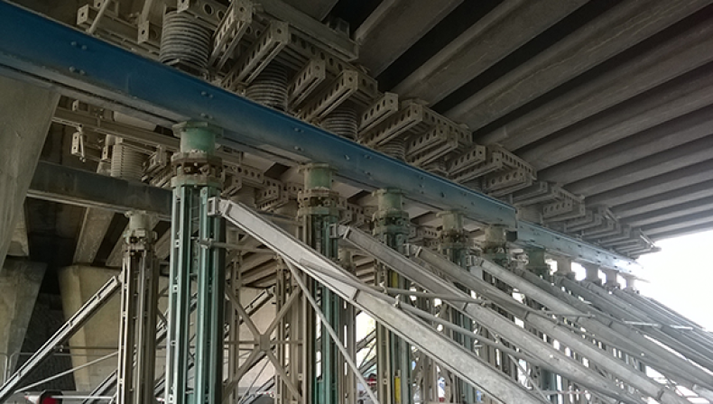 Creative solution helps replacement works on busy motorway bridge