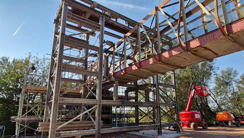 Bridge lift helps facilitate railelectrification